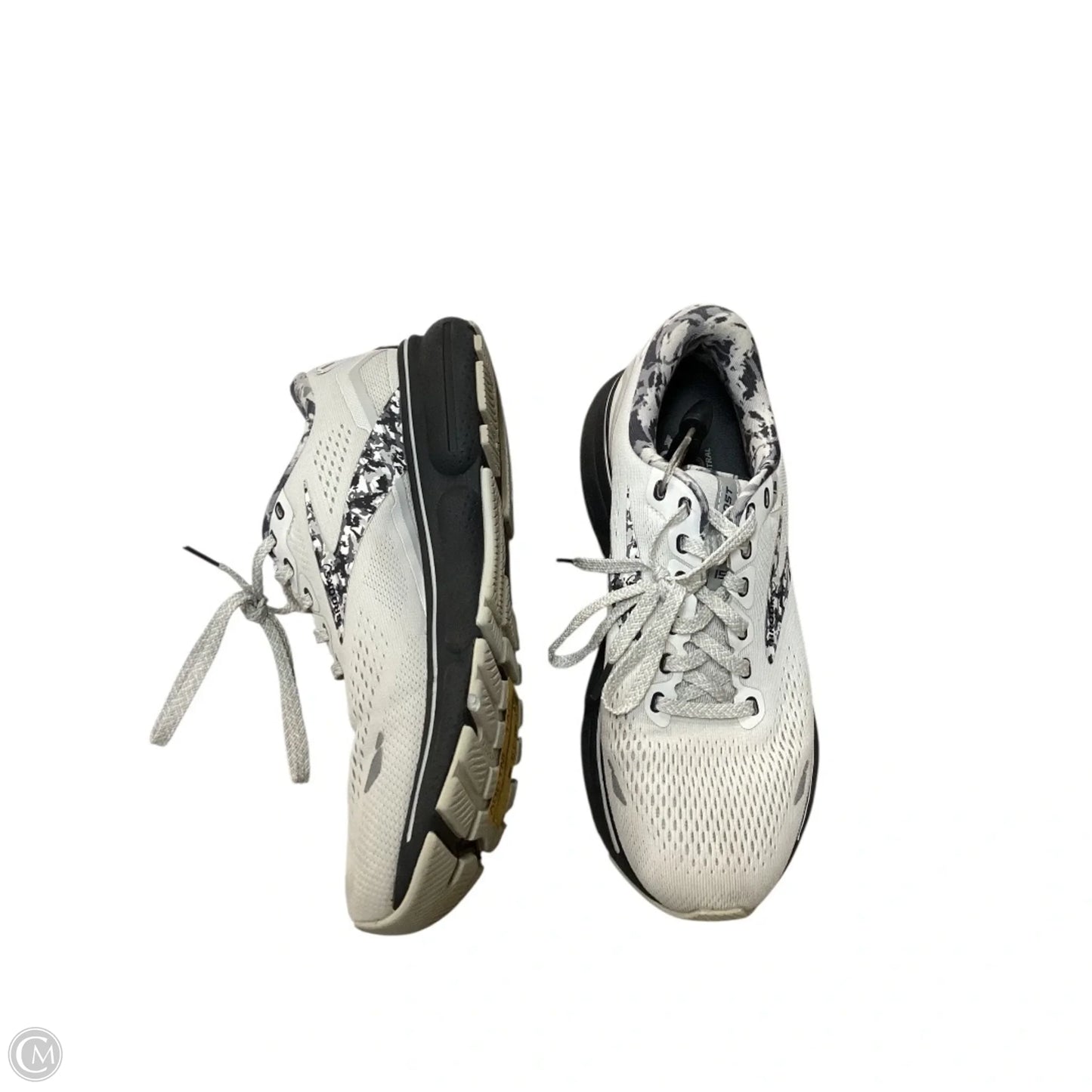 Shoes Sneakers By Brooks In White, Size: 8