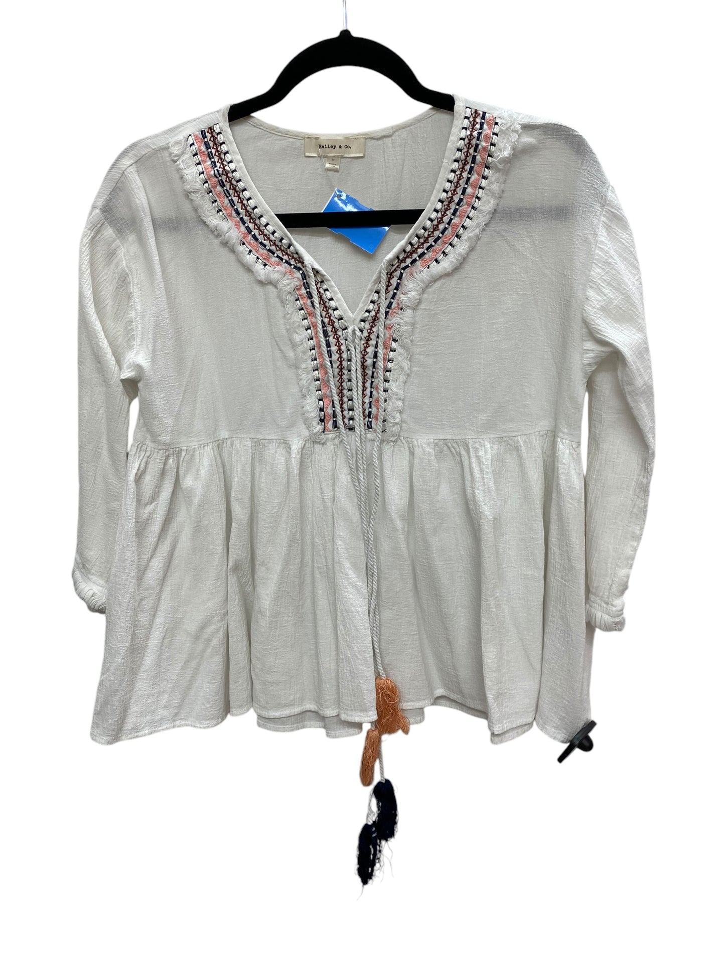 Top Long Sleeve By Clothes Mentor In White, Size: M