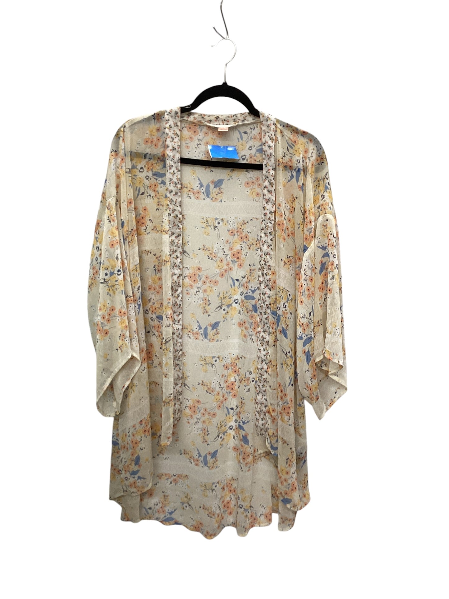 Kimono By Clothes Mentor In Cream, Size: Xs