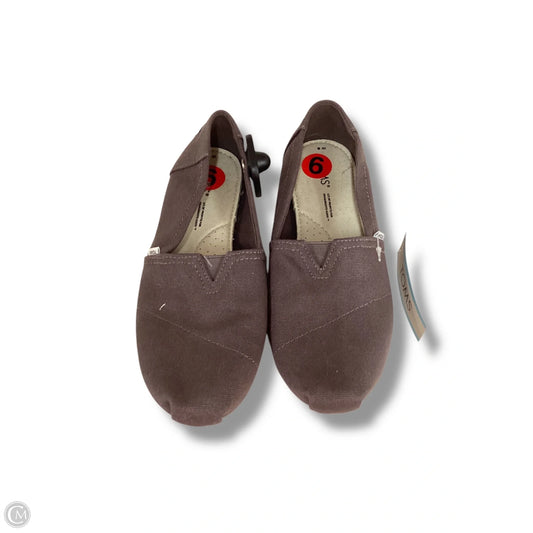 Shoes Flats By Toms In Brown, Size: 6