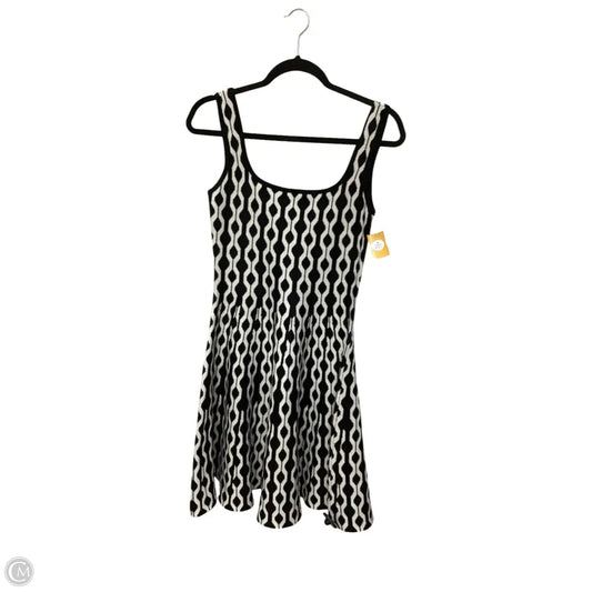 Dress Casual Short By Clothes Mentor In Black & White, Size: M