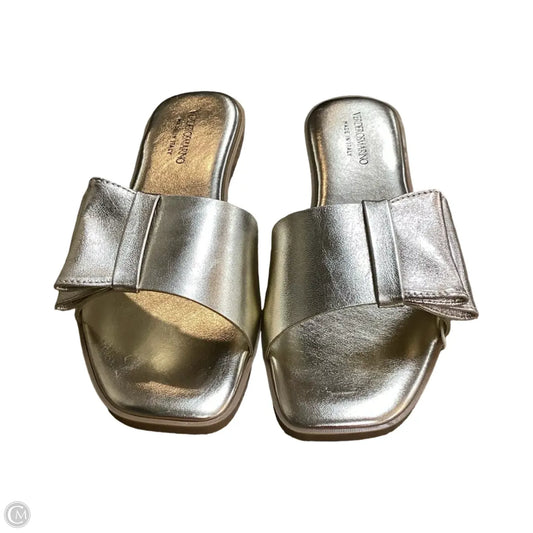 Sandals Flats By Clothes Mentor In Gold, Size: 9.5