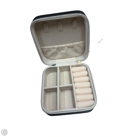 Jewelry Case By Clothes Mentor, Size: Small