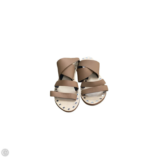 Sandals Flats By Clothes Mentor In Brown, Size: 7.5