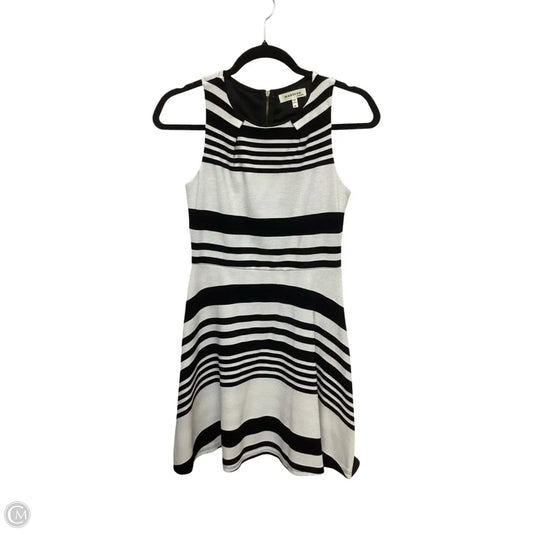 Dress Casual Short By Monteau In Black & White, Size: M