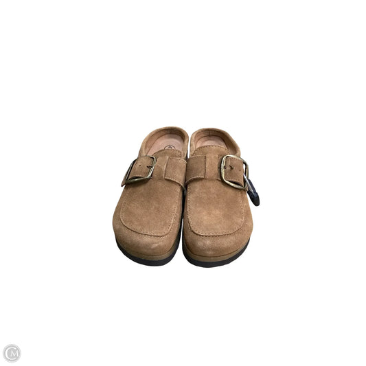 Shoes Flats By White Mountain In Brown, Size: 7