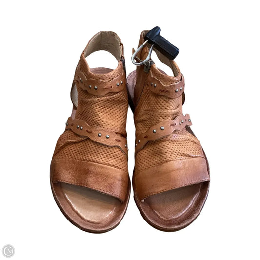 Sandals Flats By Miz Mooz In Brown, Size: 6.5