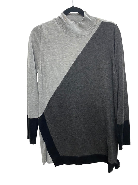 Sweater By Vince Camuto In Grey, Size: M