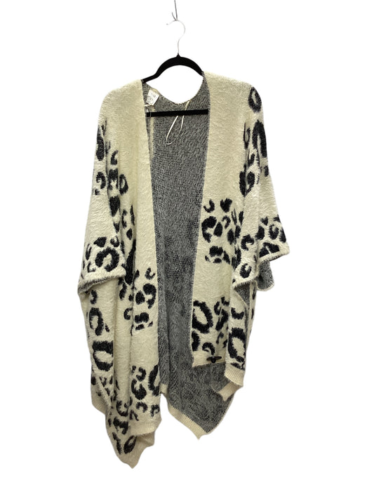 Sweater Cardigan By Clothes Mentor In Animal Print, Size: M