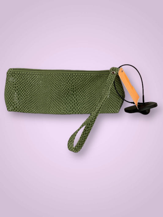 Wristlet By Cmf  Size: Small